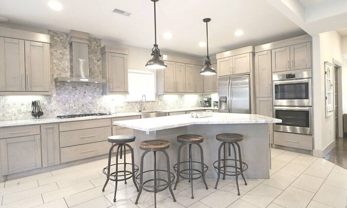 Houston House | Renovated 4 Bedroom, 3 Bath Private Home Fully-furnished near MDA, TMC, Galleria