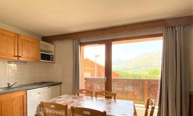 La Joue du Loup Apartment | Renovated apartment 6 pers, balcony, parking, pets allowed