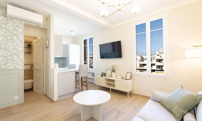Juan-les-Pins Apartment | Renovated apartment near the beach