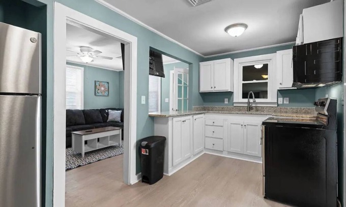 Fox Hill - Grandview House | Renovated-Beach Bungalow-Walk to Beach