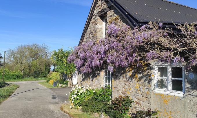 Plonevez-Porzay Other | Renovated Breton farmhouse - 8 people in a quiet location 3 minutes from the beach