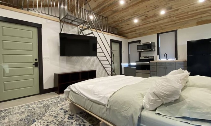 Burlington Cabin | Renovated Cabin between Yellowstone and Big Horn Mountains