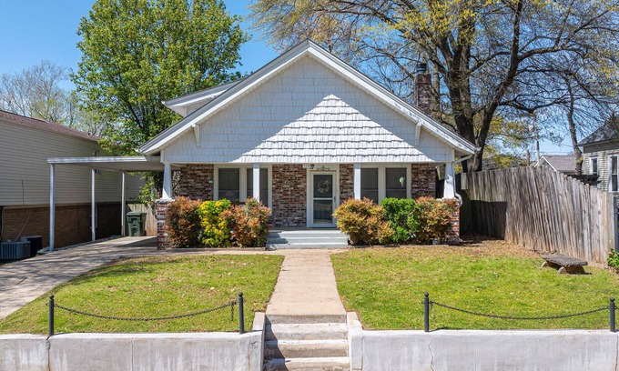 Fort Smith House | Renovated Century Home - Spacious 3 Bed, 2.5 Bath: Near Museums and Downtown!