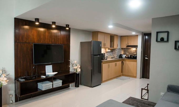 Santa Cruz Apartment | Renovated - City Center - Pool Access - 2 A/Cs
