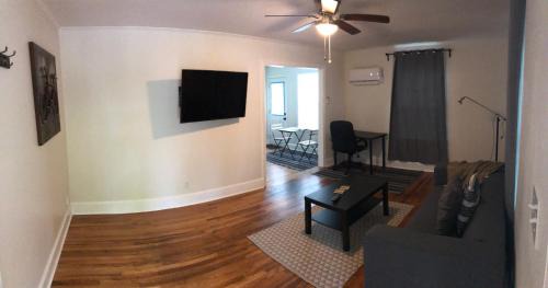 East Durham House | Renovated Cottage Minutes From Downtown