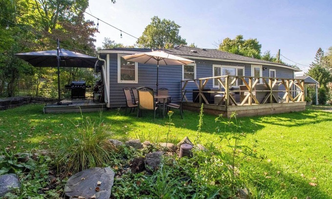 Scugog Cottage | Renovated Cottage with Sauna, Unlimited WiFi, nearby access to Lake Scugog!