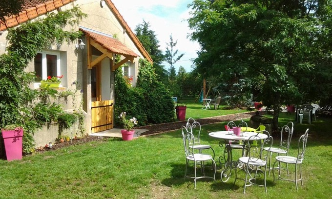 Avermes Cottage | Renovated Cottage with Shared Pool, Bikes & Games in Moulins