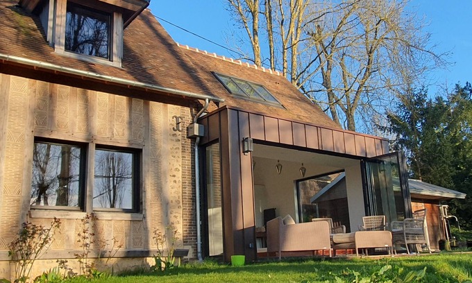Rugles House | Renovated country house on 6000m² of wooded grounds with spa and sauna.
