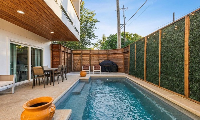 Old East Dallas House | Renovated Dallas Home W/Pool | Hot Tub | Grill