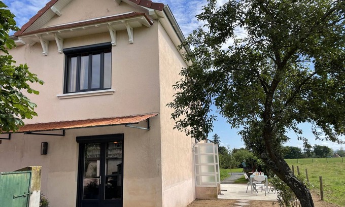 Pierrefitte-sur-Loire Cottage | Renovated cottage with garden and BBQ, near Le PAL park
