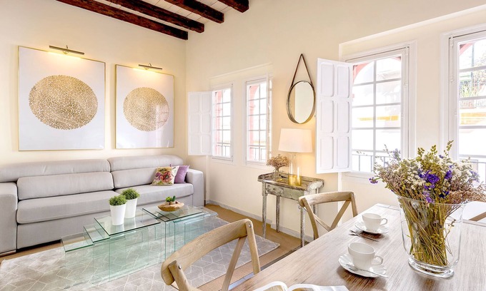 El Arenal Apartment | Renovated Historic House with Rooftop Terrace. Galera T.