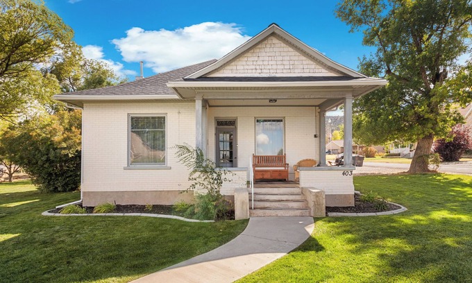Manti House | Renovated Historic Manti Home - 11 beds