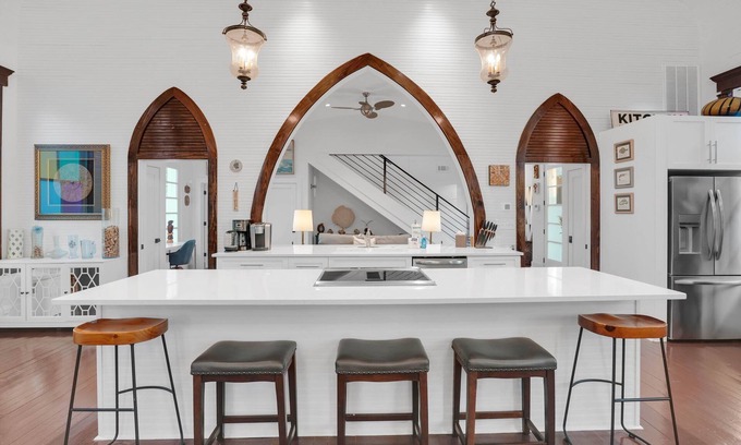 Thunderbolt House | Renovated + Historic Sanctuary in Thunderbolt near River by Lucky Savannah