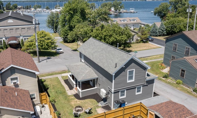 Sackets Harbor House | Renovated home with lake views in ❤️ of Sackets!