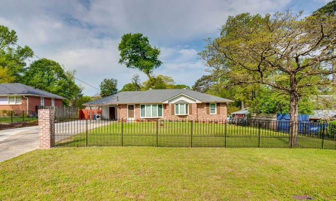 Atlanta House | Renovated Home: Yard, 11 Mi to Dtwn Atlanta!