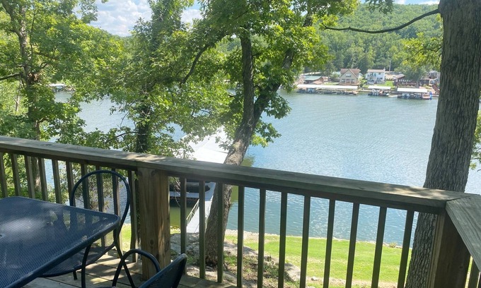 Camdenton Cabin | Renovated lakeside cabin with pool & resort amenities!