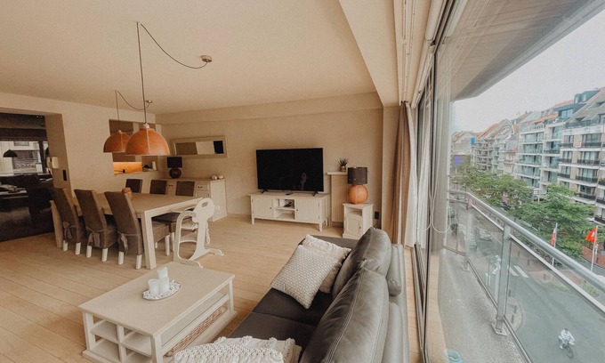 Knokke Apartment | Renovated luxury flat in center 300m from the beach