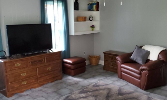 Sellersburg House | Renovated & quiet bungalow within minutes of downtown Louisville