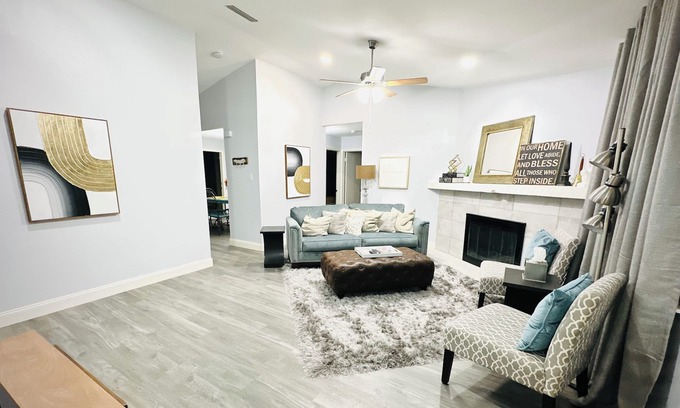 Carrollton House | Renovated retreat 5 minutes or less from hospitals, highways, & foodie markets!