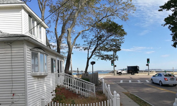 Quincy House | Renovated Spacious Beach House Easy Commute to Boston