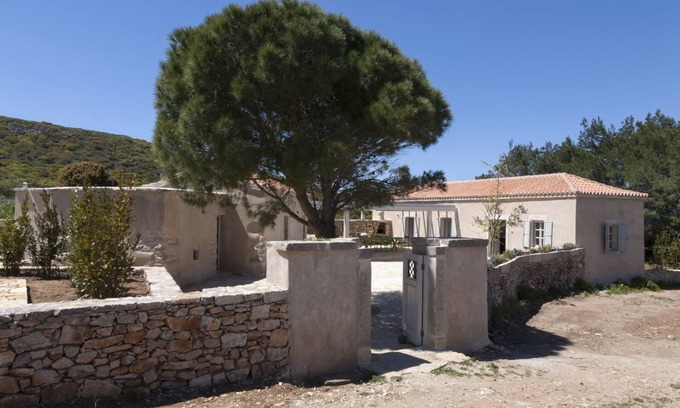 Aroniadika House | Renovated Stone House At Aroniadika