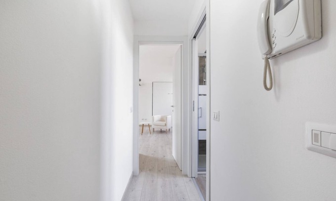 Dergano Apartment | Renovated studio apartment 350m from Maciachini M3!