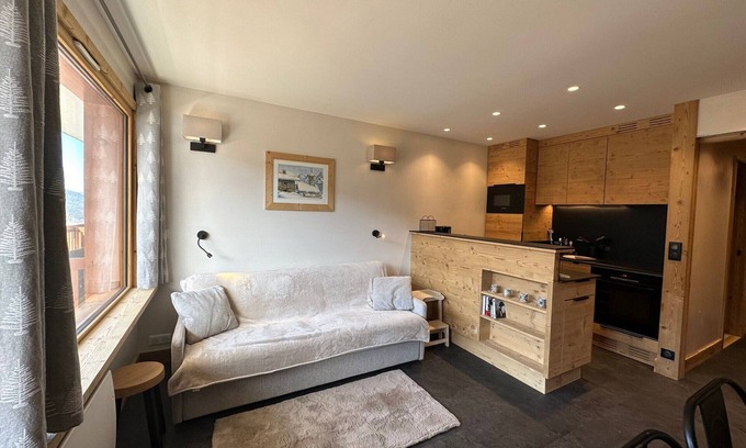 Meribel Apartment | Renovated studio with balcony, direct slope access and parking in Méribel
