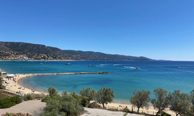 La Faviere Apartment | Renovated T2 duplex 20m from beach with sea view, parking and WIFI