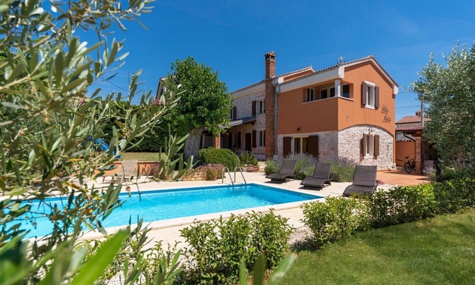Dracevac Villa | Renovated traditional Istrian house near Porec and its beaches