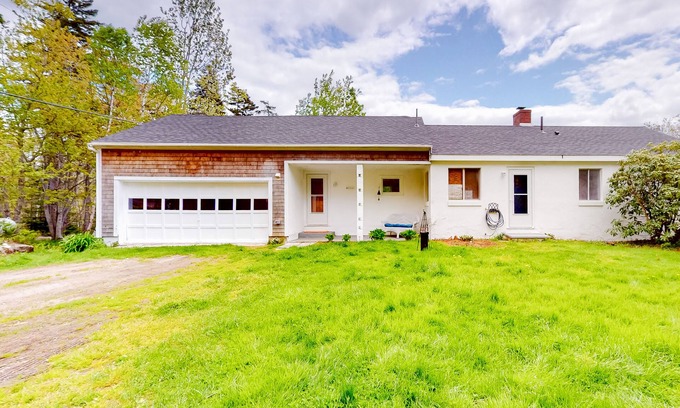 Friendship House | Renovated waterfront home with gorgeous view, water access & pellet stove