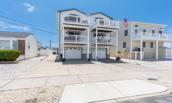 Sea Isle City House | Renovated with Backyard Oasis! Quick Walk to Town & Beach. 4 BRs. Sleeps 10