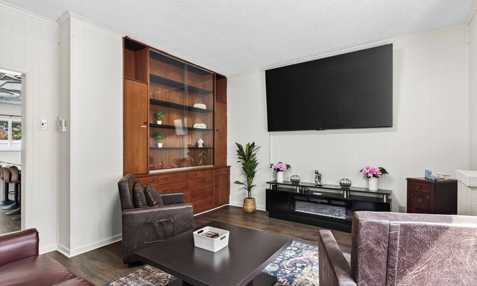 Renovo House | Renovo Escape: Game Room + Spa Bath + Views