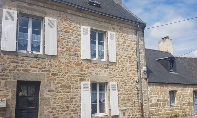 Pont-l'Abbe House | Rent historic house - courtyard - sleeps 5 - Pont-L'Abbé Capital Pays Bigouden