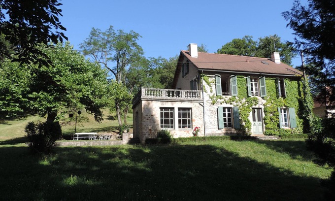 Villeneuve d'Aveyron House | Rent old family house Villeneuve d'Aveyron