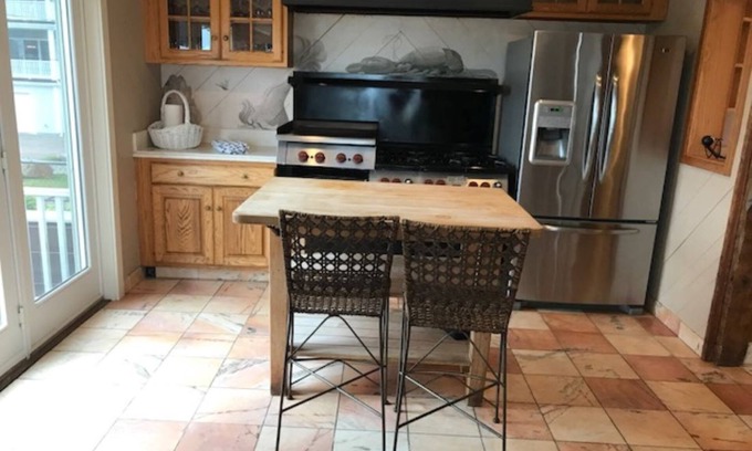 Misquamicut House | Rental in Misquamicut across the street from your beach access!