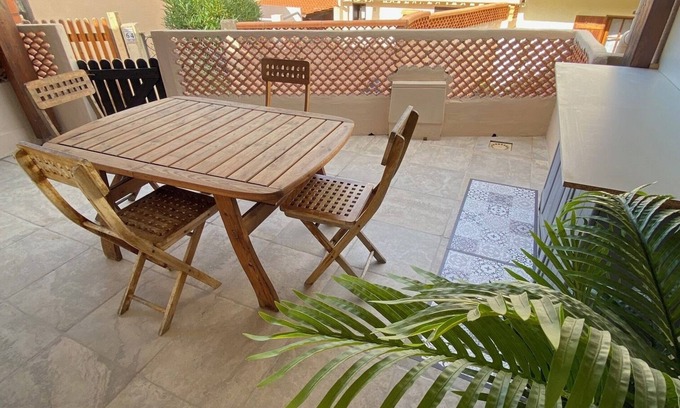 Molini Condo | Rental in small condominium by the sea Agosta plage