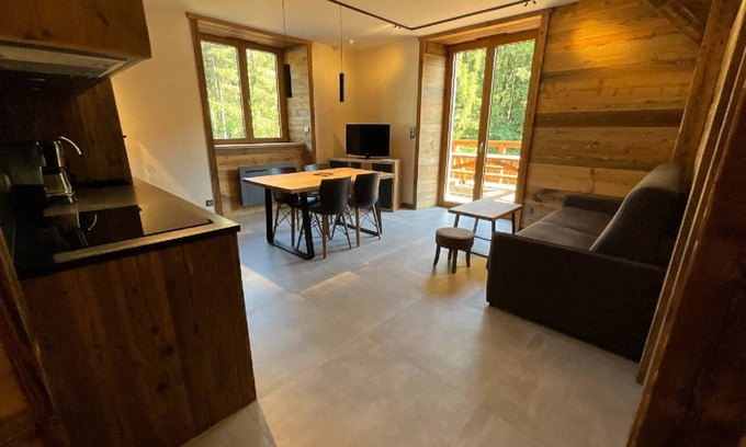 Rochesson House | Rental of 12 gîtes and 1 chalet that can accommodate 2 to 10 people.