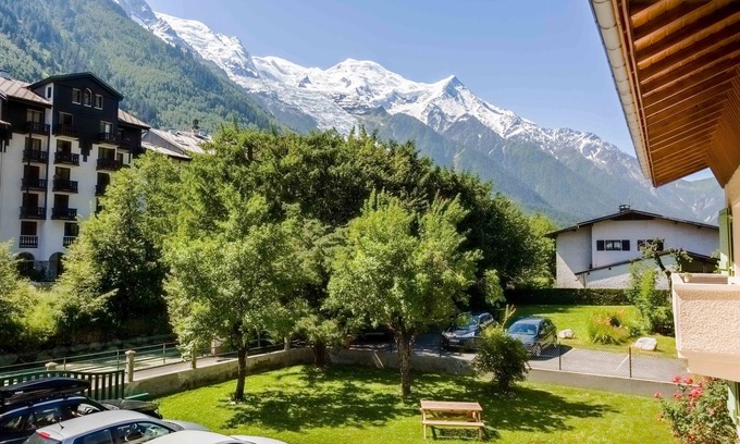 Chamonix City Centre Ski Chalet | Residence Edelweiss - 3 apts sleeping 18, 8 bedrooms, parking, centre chamonix