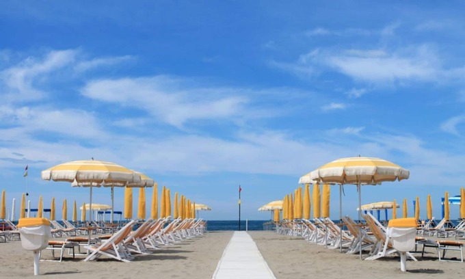 Marina di Massa Apartment | Residence in Marina Di Massa with 2 bedrooms sleeps 5