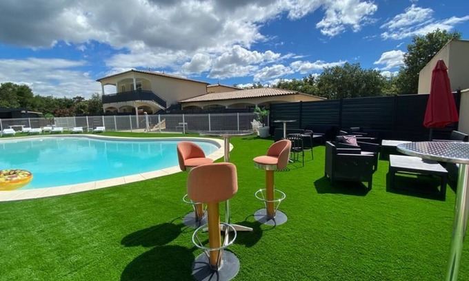 Labastide-de-Virac Cottage | RESIDENCE LE PARADIS ACQUIS "GITE EMERAUDE