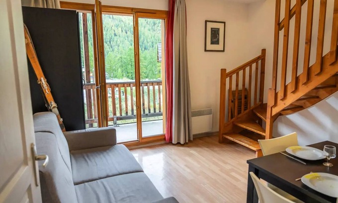 Les Orres Apartment | Residence Les Terrasses Du Soleil D'or - Comfortable 3-room duplex at the foot of the slopes