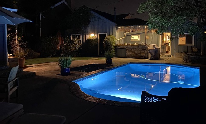 Santa Ana Heights House | Resort Backyard Saltwater pool / Hot Tub three blocks from bay front