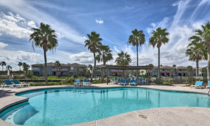 Laguna Vista House | Resort Getaway ~ 11 Mi to South Padre Island!