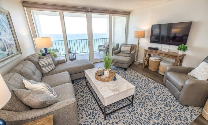 Wrightsville Beach Condo | Respite by the Sea The Islander, King Bed, Oceanfront Condo, Pool, Tennis,Cabana