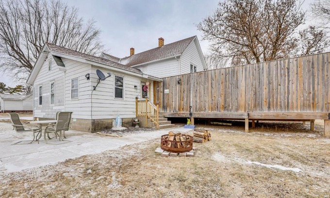 Leland Apartment | Restaurant On-Site North Freedom Apt with Yard!