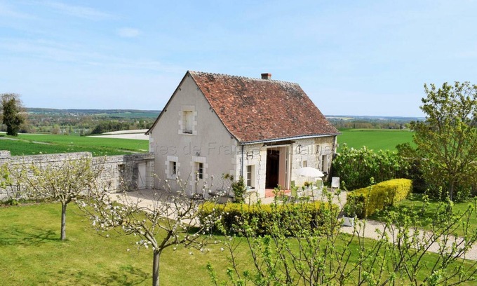 Parcay-sur-Vienne Cottage | Restored old house in countryside with enclosed garden - Pets allowed - Near Chinon vineyards