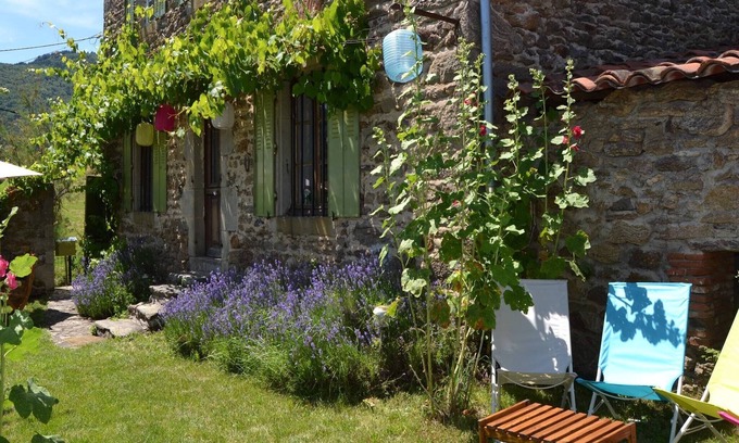 Villeneuve-dʼAllier House | Retreat in Villeneuve-d'Allier