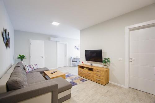 Oradea Apartment | Retreat to a Stylish Home at West Residence