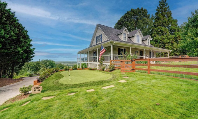 East Ellijay House | Retreat to Ellijay with stunning sunset views!