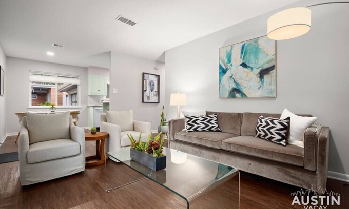 Old West Austin House | Retro Chic - Old Austin Charm W/Updated Features!